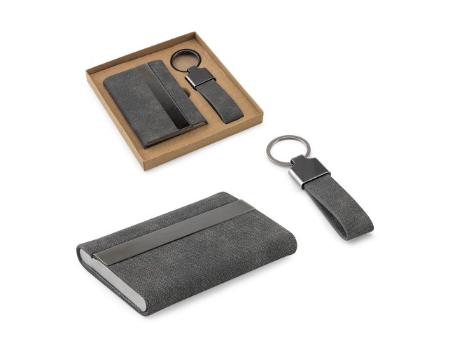 Conjunto composto por um porta-cart�es e chaveiro, ambos em metal e poli�ster reciclado (30% rPET)